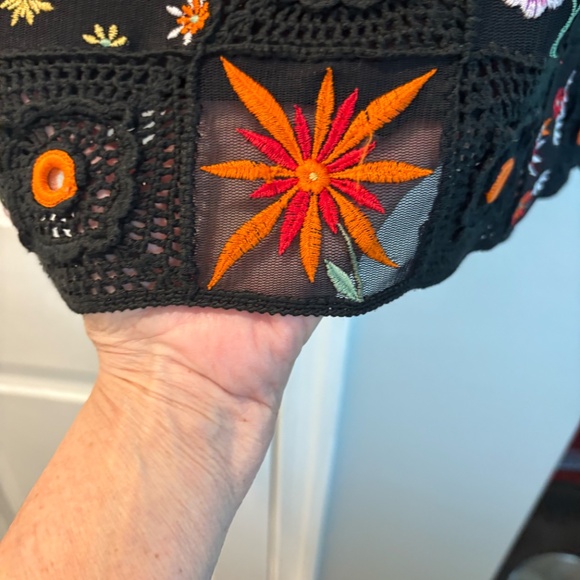 Ladies top - Picture 4 of 4